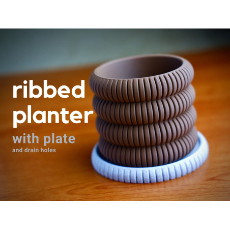 Rounded Ribbed Planter with Drainage Plate